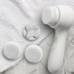 Electronic face brush